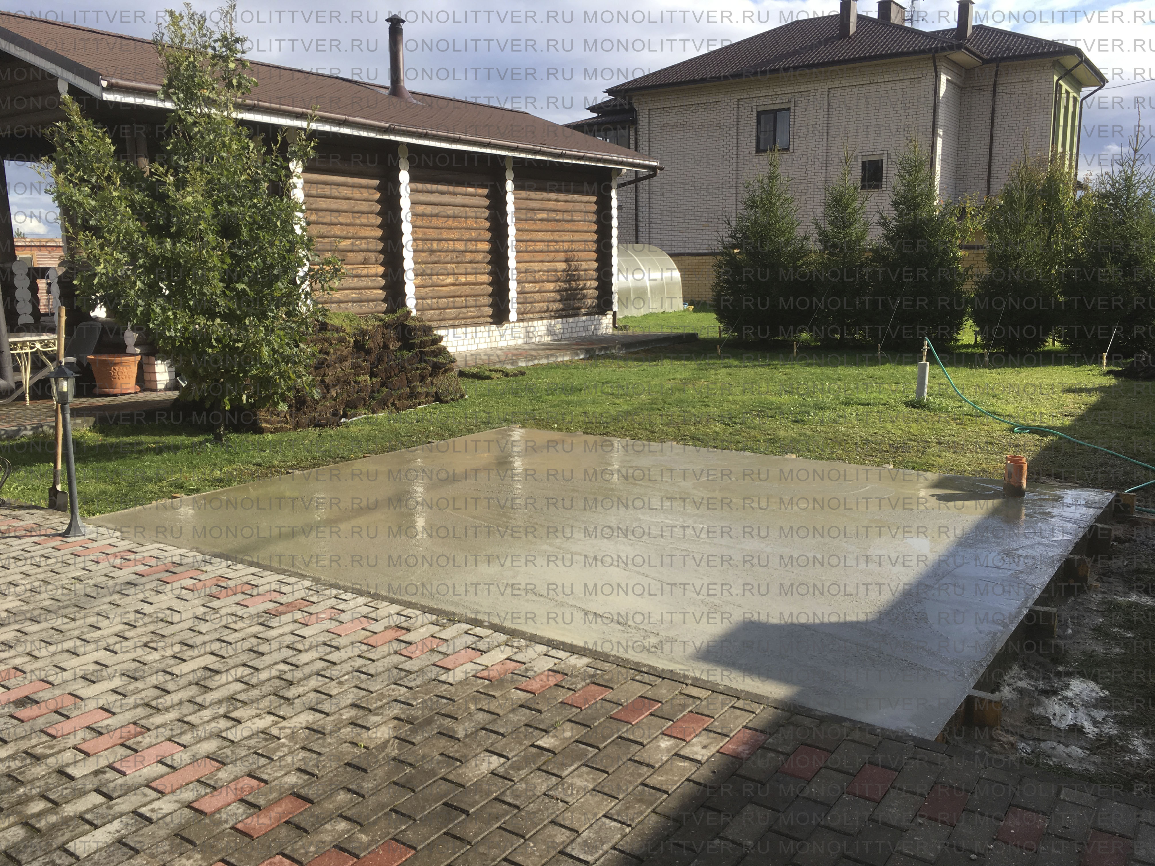 Заливка бетона для устройства фундамента монолитная плита